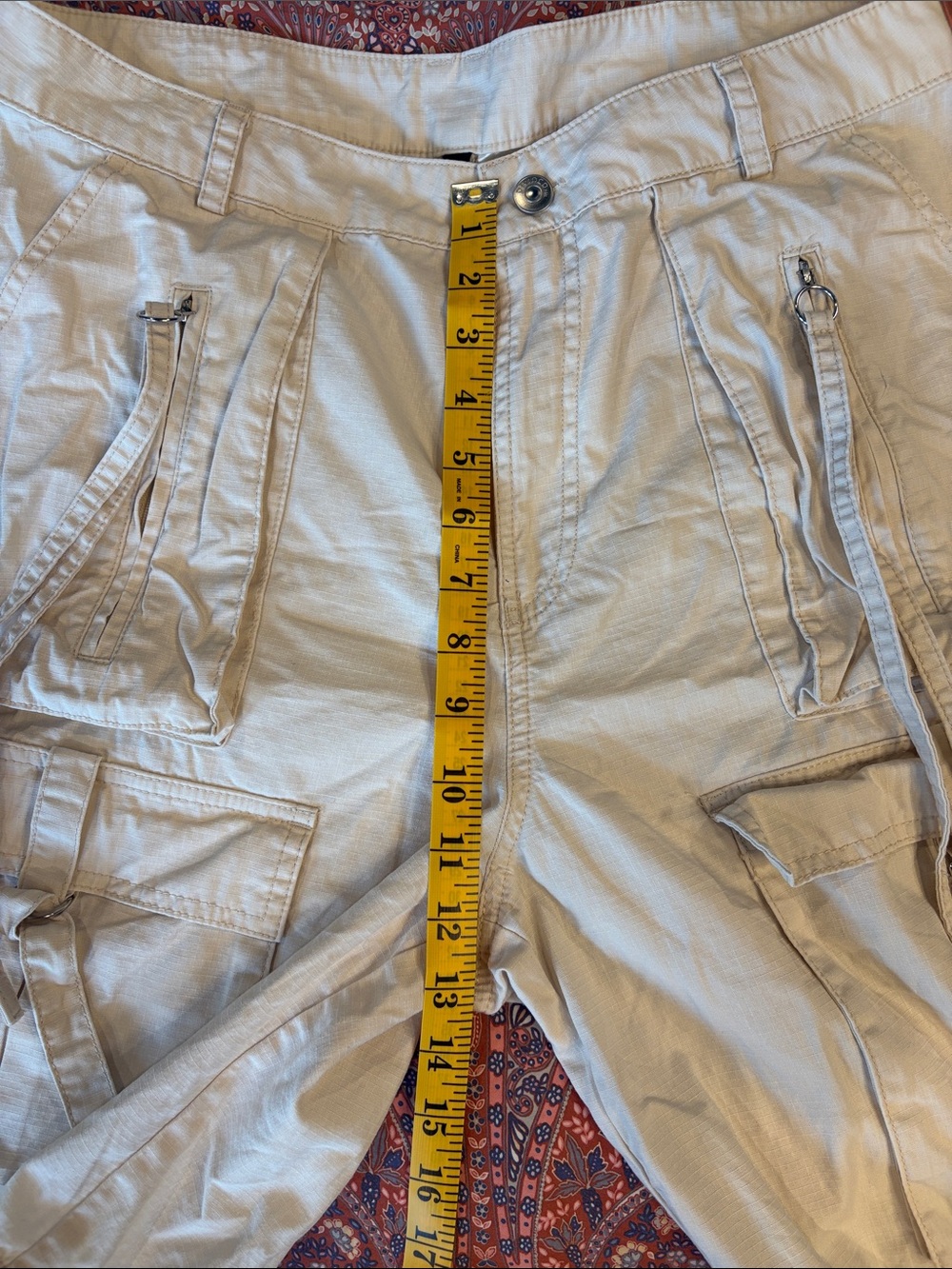 Divided by H&M Cargo Shorts Cream Color Leandra - Picture 7 of 9
